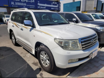 Toyota  Land Cruiser  GXR  2011  Automatic  112,000 Km  8 Cylinder  Four Wheel Drive (4WD)  SUV  White