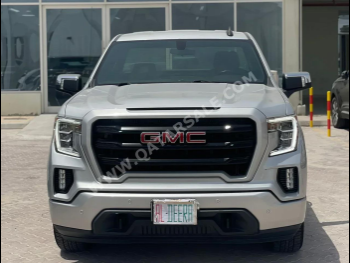 GMC  Sierra  Elevation  2021  Automatic  80,000 Km  8 Cylinder  Four Wheel Drive (4WD)  Pick Up  Silver