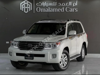Toyota  Land Cruiser  G  2015  Automatic  145,000 Km  6 Cylinder  Four Wheel Drive (4WD)  SUV  White
