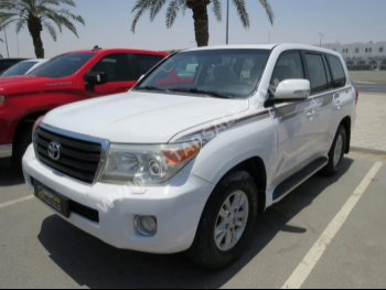 Toyota  Land Cruiser  GXR  2014  Automatic  370,000 Km  6 Cylinder  Four Wheel Drive (4WD)  SUV  White