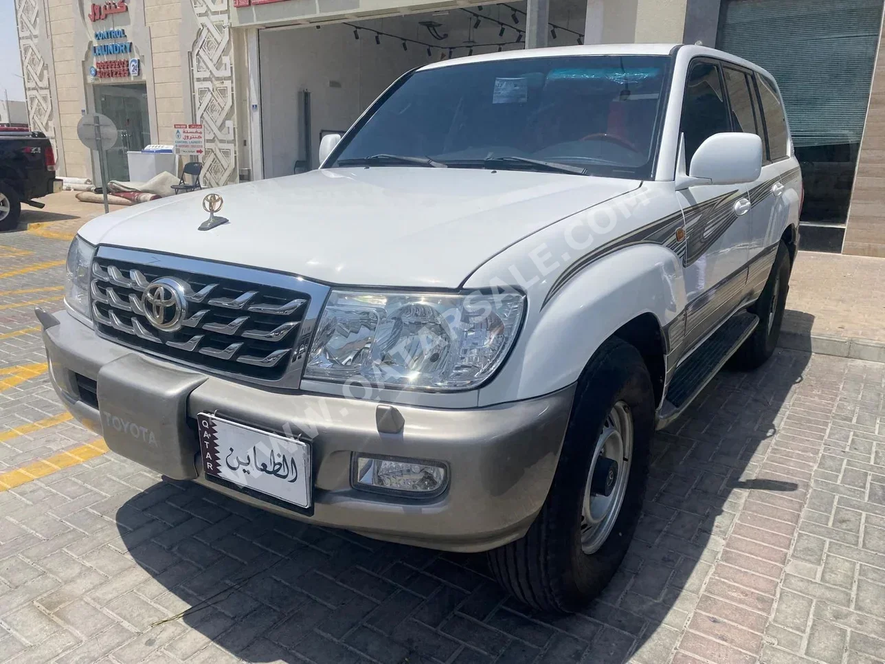Toyota  Land Cruiser  VXR  2007  Manual  377,000 Km  8 Cylinder  Four Wheel Drive (4WD)  SUV  White
