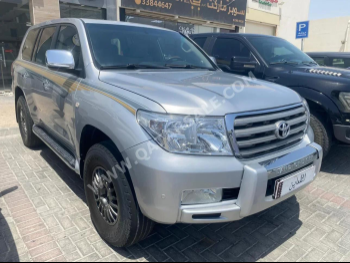 Toyota  Land Cruiser  VXR  2010  Automatic  438,000 Km  8 Cylinder  Four Wheel Drive (4WD)  SUV  Silver