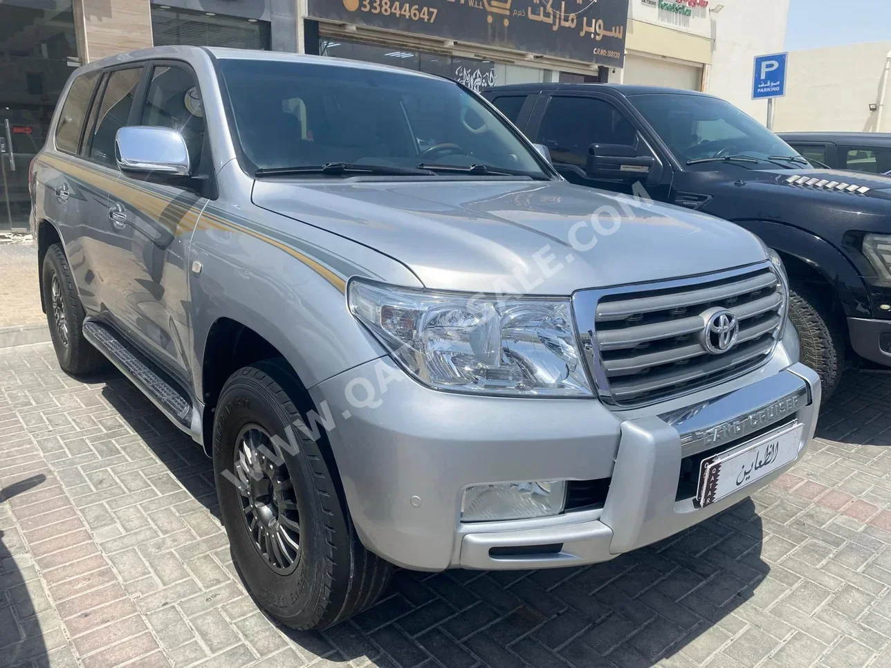 Toyota  Land Cruiser  VXR  2010  Automatic  438,000 Km  8 Cylinder  Four Wheel Drive (4WD)  SUV  Silver