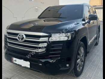  Toyota  Land Cruiser  GXR Twin Turbo  2023  Automatic  60,000 Km  6 Cylinder  Four Wheel Drive (4WD)  SUV  Black  With Warranty