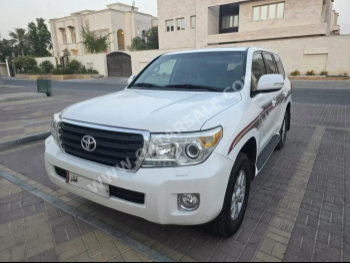 Toyota  Land Cruiser  GXR  2012  Automatic  469,000 Km  6 Cylinder  Four Wheel Drive (4WD)  SUV  White