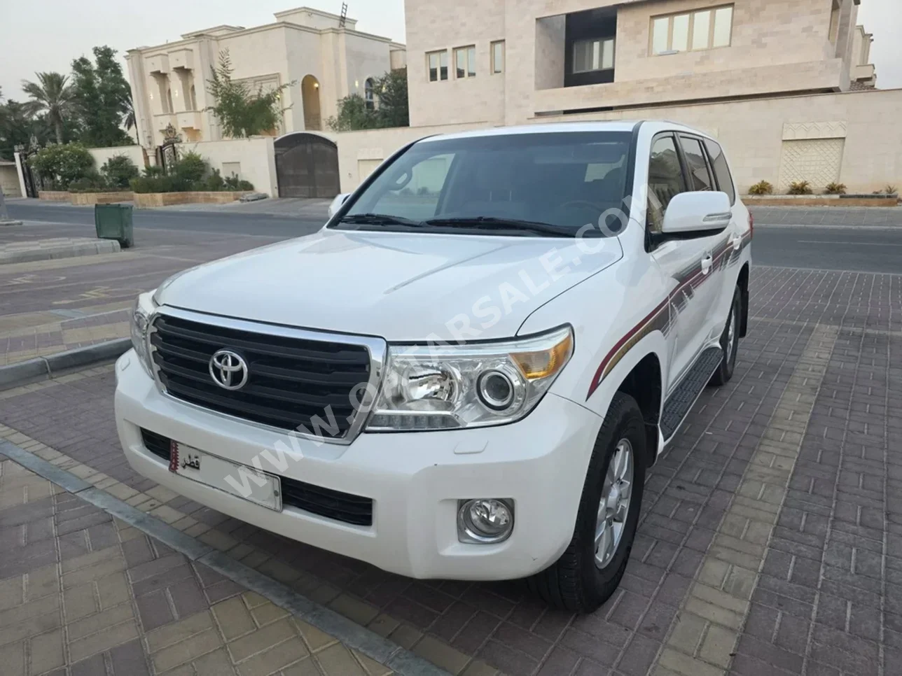 Toyota  Land Cruiser  GXR  2012  Automatic  469,000 Km  6 Cylinder  Four Wheel Drive (4WD)  SUV  White