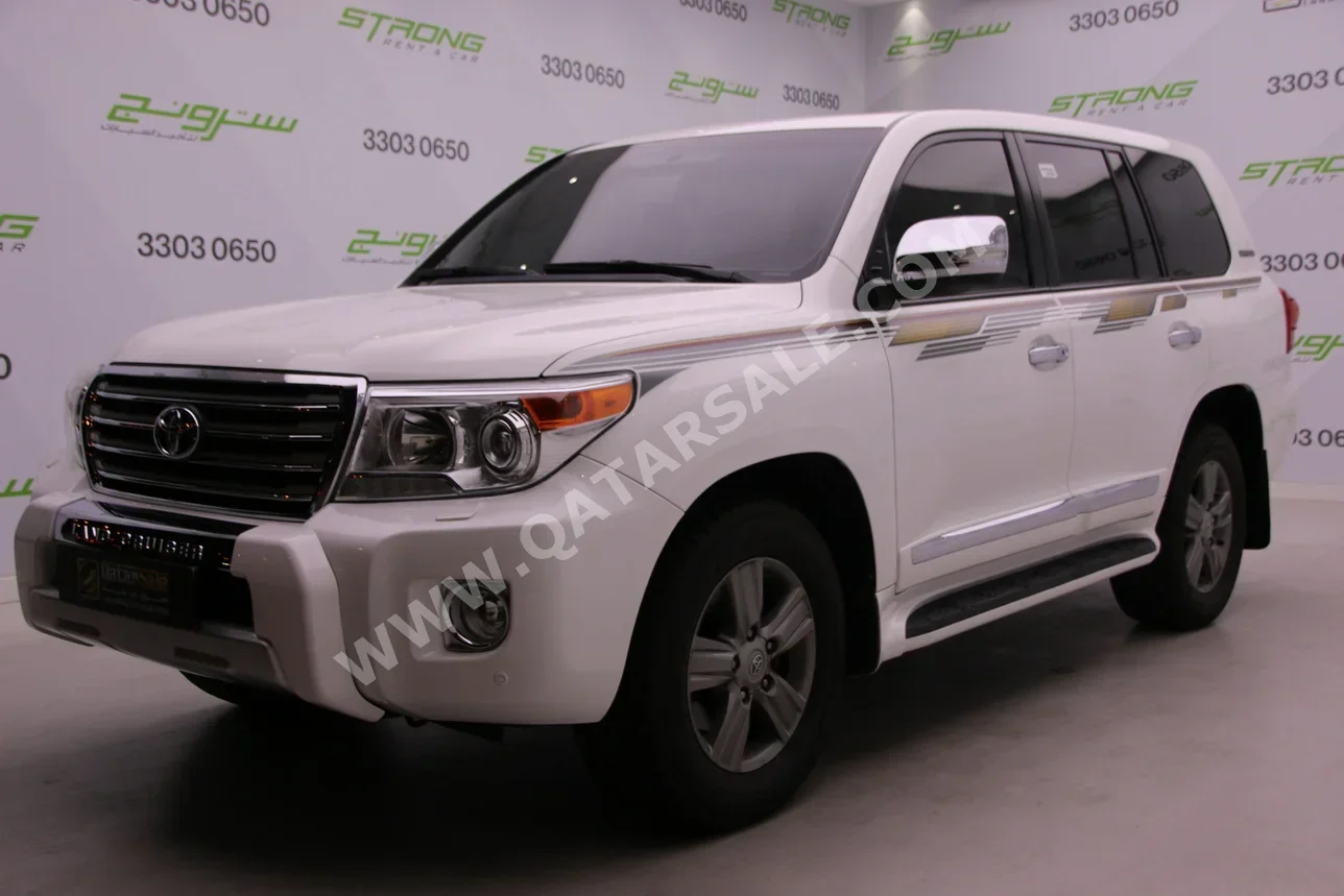 Toyota  Land Cruiser  GXR  2015  Automatic  160,000 Km  8 Cylinder  Four Wheel Drive (4WD)  SUV  White