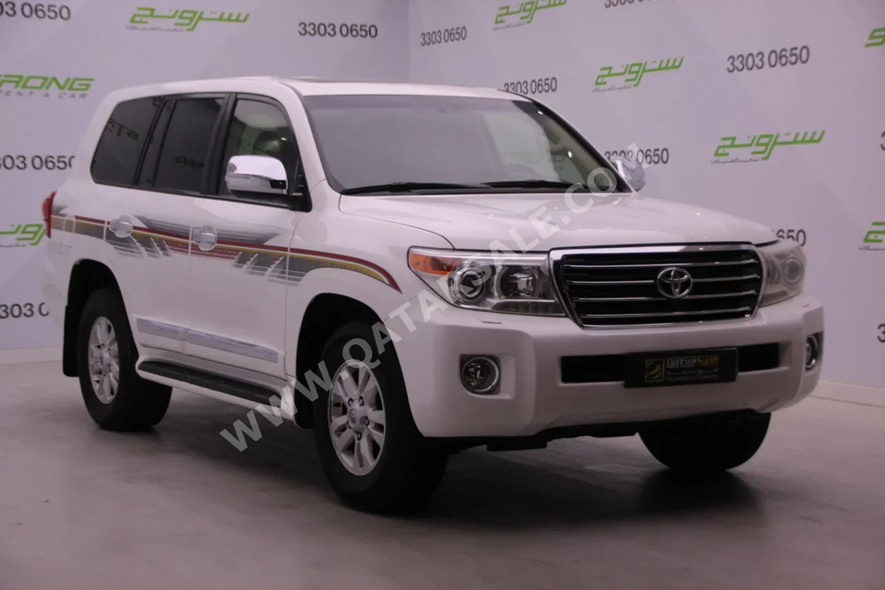 Toyota  Land Cruiser  GXR  2013  Automatic  370,000 Km  8 Cylinder  Four Wheel Drive (4WD)  SUV  White