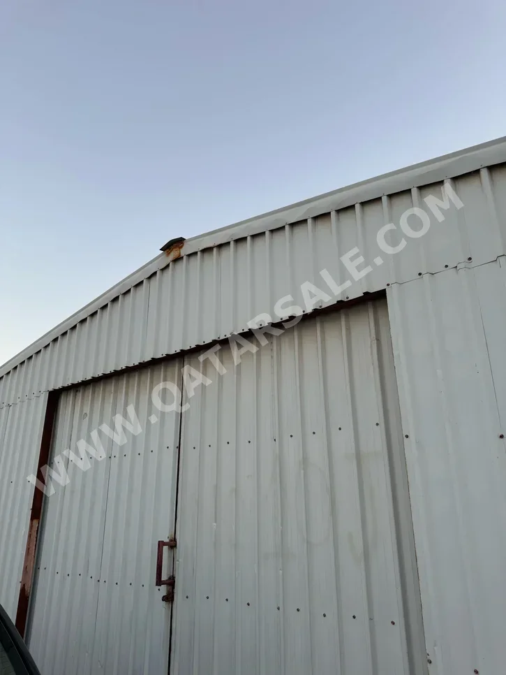 Warehouses & Stores - Al Wakrah  - Al Wukair  -Area Size: 200 Square Meter