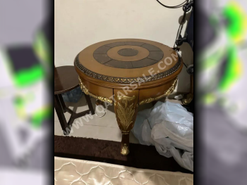الطاولات والخزائن الجانبية طاولة متعددة الاستخدامات  - بنى