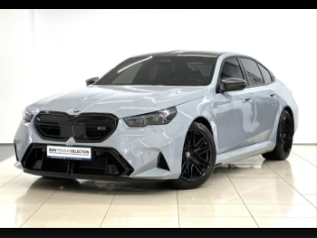 BMW  M-Series  5  2025  Automatic  2,400 Km  8 Cylinder  Four Wheel Drive (4WD)  Sedan  Gray  With Warranty