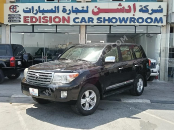 Toyota  Land Cruiser  GXR  2013  Automatic  238,000 Km  8 Cylinder  Four Wheel Drive (4WD)  SUV  Black  With Warranty