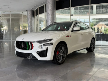 Maserati  Levante  Trofeo  2019  Automatic  33,000 Km  6 Cylinder  All Wheel Drive (AWD)  SUV  White