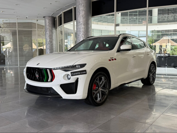 مزاراتي  ليفانت  تروفيو  2019  اوتوماتيك  33,000 كم  8 سلندر  دفع كلي مستمر  اس يو في  أبيض