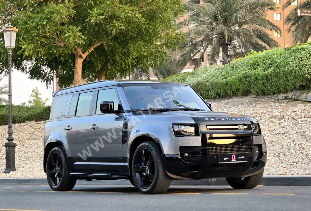 لاند روفر  ديفيندر  110 اتش اس اي  2022  اوتوماتيك  63,000 كم  6 سلندر  دفع رباعي  اس يو في  رمادي  تحت الضمان
