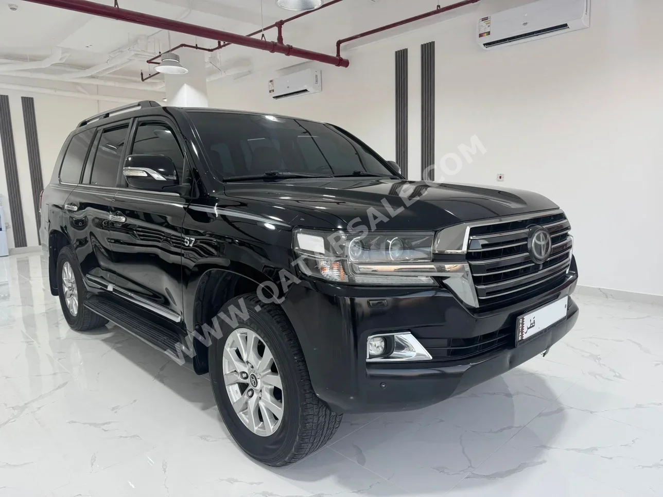 Toyota  Land Cruiser  VXR Black Edition  2017  Automatic  250,000 Km  8 Cylinder  Four Wheel Drive (4WD)  SUV  Black