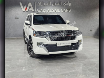 Toyota  Land Cruiser  VXR  2008  Automatic  144,000 Km  8 Cylinder  Four Wheel Drive (4WD)  SUV  White