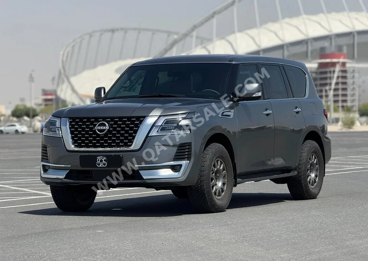 Nissan  Patrol  Platinum  2012  Automatic  252,000 Km  8 Cylinder  Four Wheel Drive (4WD)  SUV  Gray