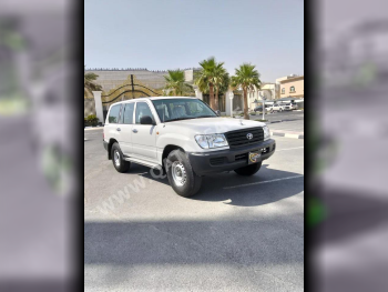 Toyota  Land Cruiser  G  2003  Manual  200,000 Km  6 Cylinder  Four Wheel Drive (4WD)  SUV  White