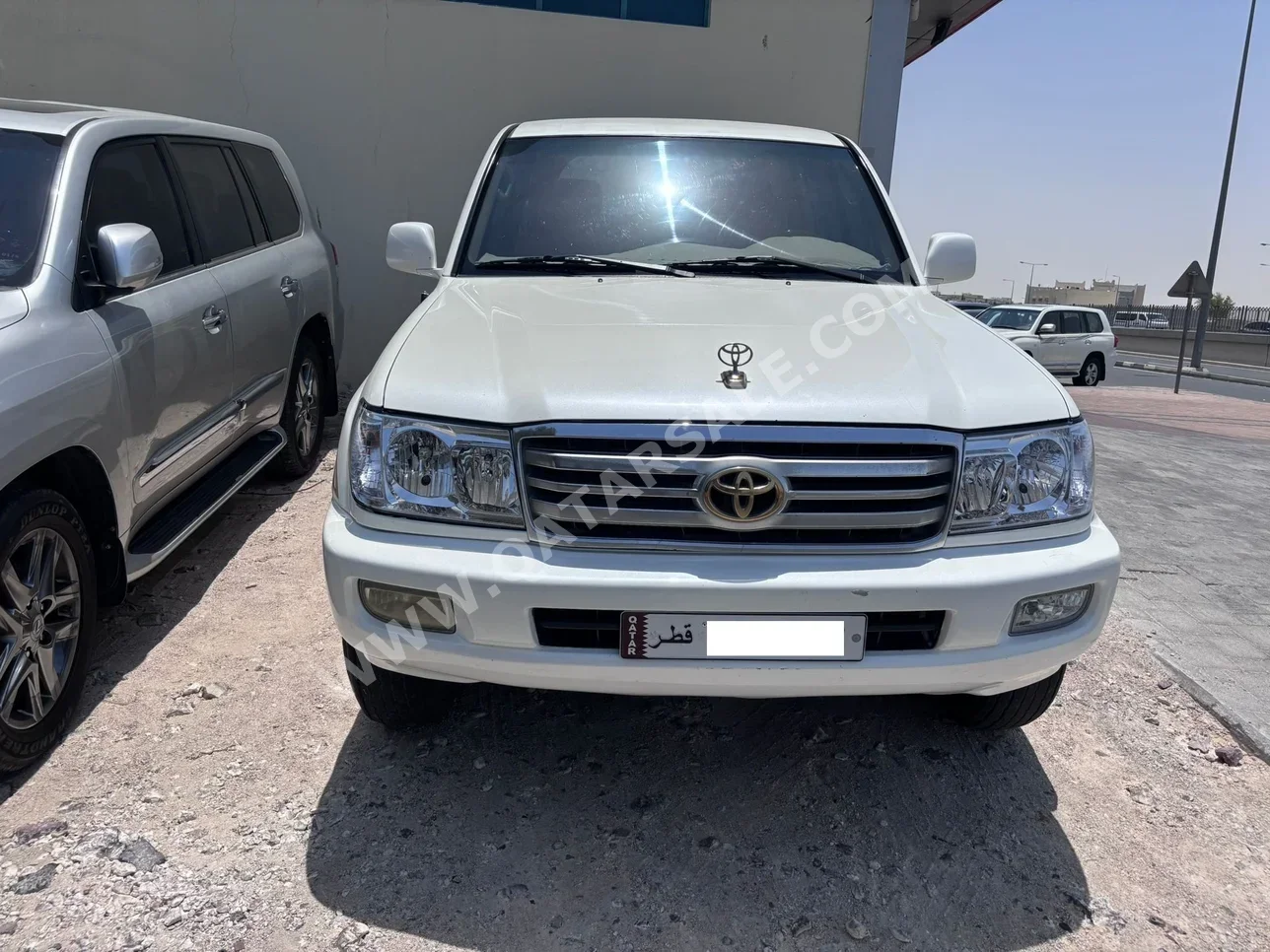 Toyota  Land Cruiser  GXR  2006  Automatic  400,000 Km  6 Cylinder  Four Wheel Drive (4WD)  SUV  White