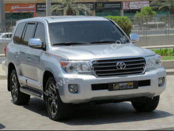 Toyota  Land Cruiser  GXR  2014  Automatic  269,000 Km  8 Cylinder  Four Wheel Drive (4WD)  SUV  Silver