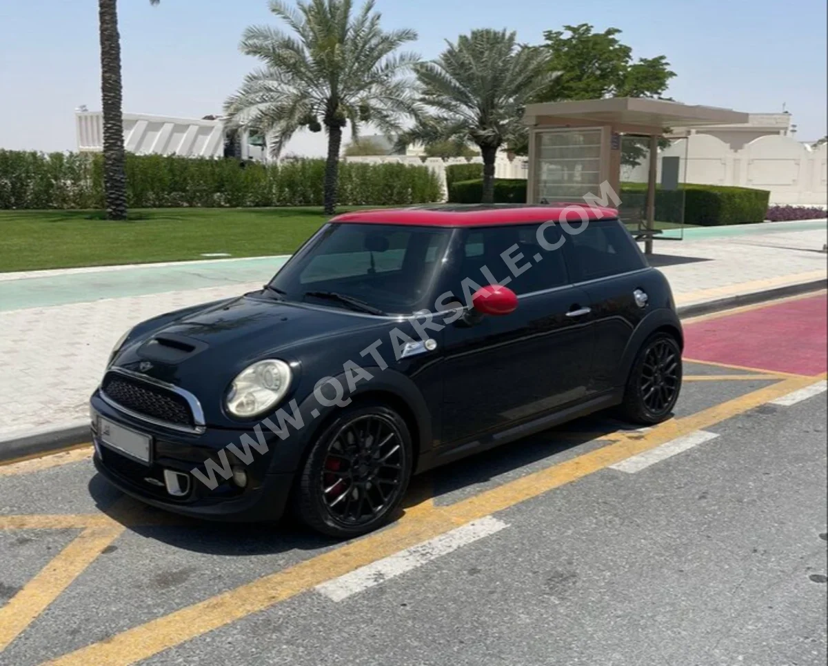Mini  Cooper  JCW  2011  Manual  120,000 Km  4 Cylinder  Front Wheel Drive (FWD)  Coupe / Sport  Black