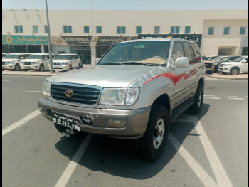 Toyota  Land Cruiser  VXR  1998  Automatic  326,000 Km  8 Cylinder  Four Wheel Drive (4WD)  SUV  Silver