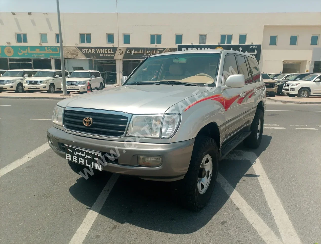 Toyota  Land Cruiser  VXR  1998  Automatic  326,000 Km  8 Cylinder  Four Wheel Drive (4WD)  SUV  Silver