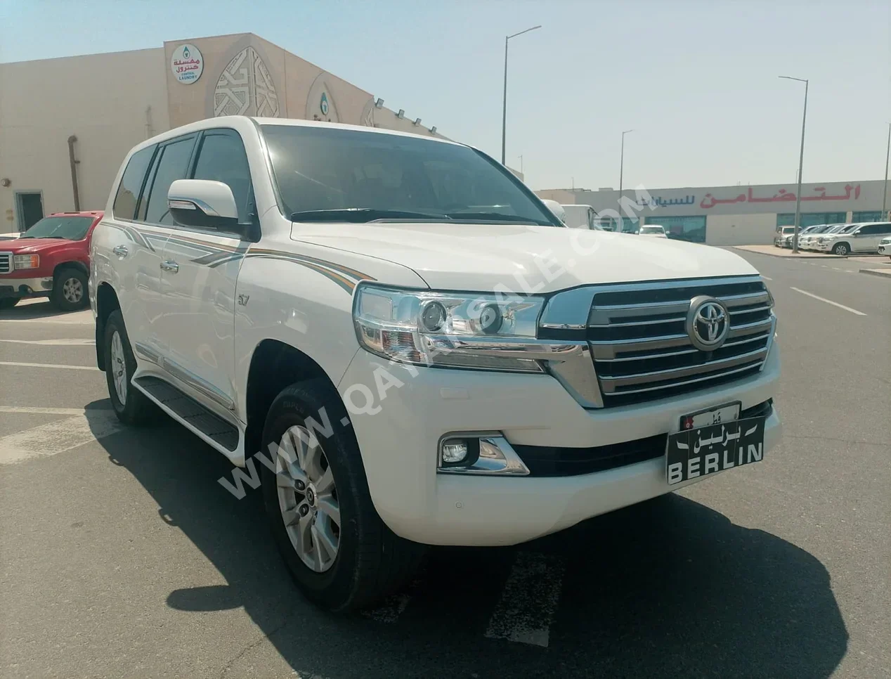 Toyota  Land Cruiser  VXR  2017  Automatic  192,000 Km  8 Cylinder  Four Wheel Drive (4WD)  SUV  White