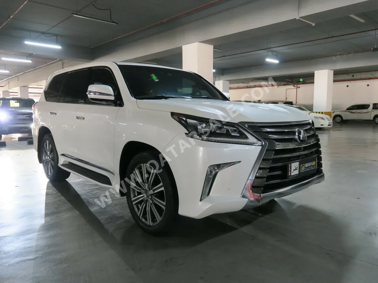 Lexus  LX  570  2017  Automatic  30,000 Km  8 Cylinder  Four Wheel Drive (4WD)  SUV  White