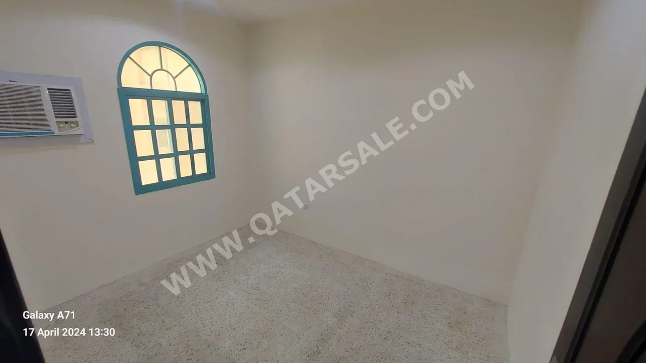 أسرة هوائية وأكياس النوم