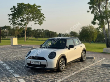 Mini  Cooper  4 Cylinder  2x4  White  2025