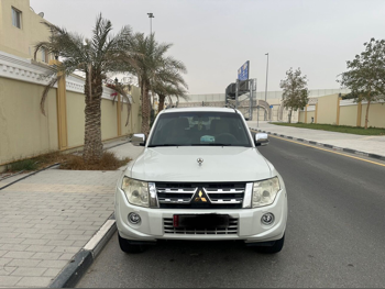 Mitsubishi  Pajero  3.8 Gold Edition  2014  Automatic  205,000 Km  6 Cylinder  Four Wheel Drive (4WD)  SUV  White