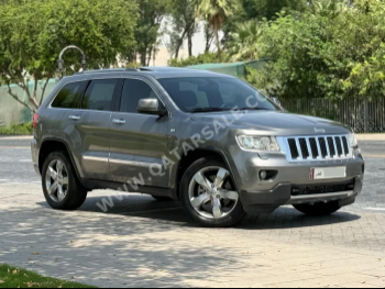 Jeep  Grand Cherokee  2013  Automatic  136,000 Km  6 Cylinder  Four Wheel Drive (4WD)  SUV  Gray