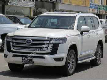 Toyota  Land Cruiser  GXR Twin Turbo  2024  Automatic  42,000 Km  6 Cylinder  Four Wheel Drive (4WD)  SUV  White  With Warranty