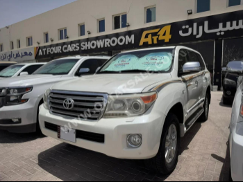 Toyota  Land Cruiser  VXR  2014  Automatic  220,000 Km  8 Cylinder  Four Wheel Drive (4WD)  SUV  White