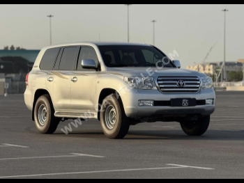 Toyota  Land Cruiser  GXR  2011  Automatic  470,000 Km  8 Cylinder  Four Wheel Drive (4WD)  SUV  Silver