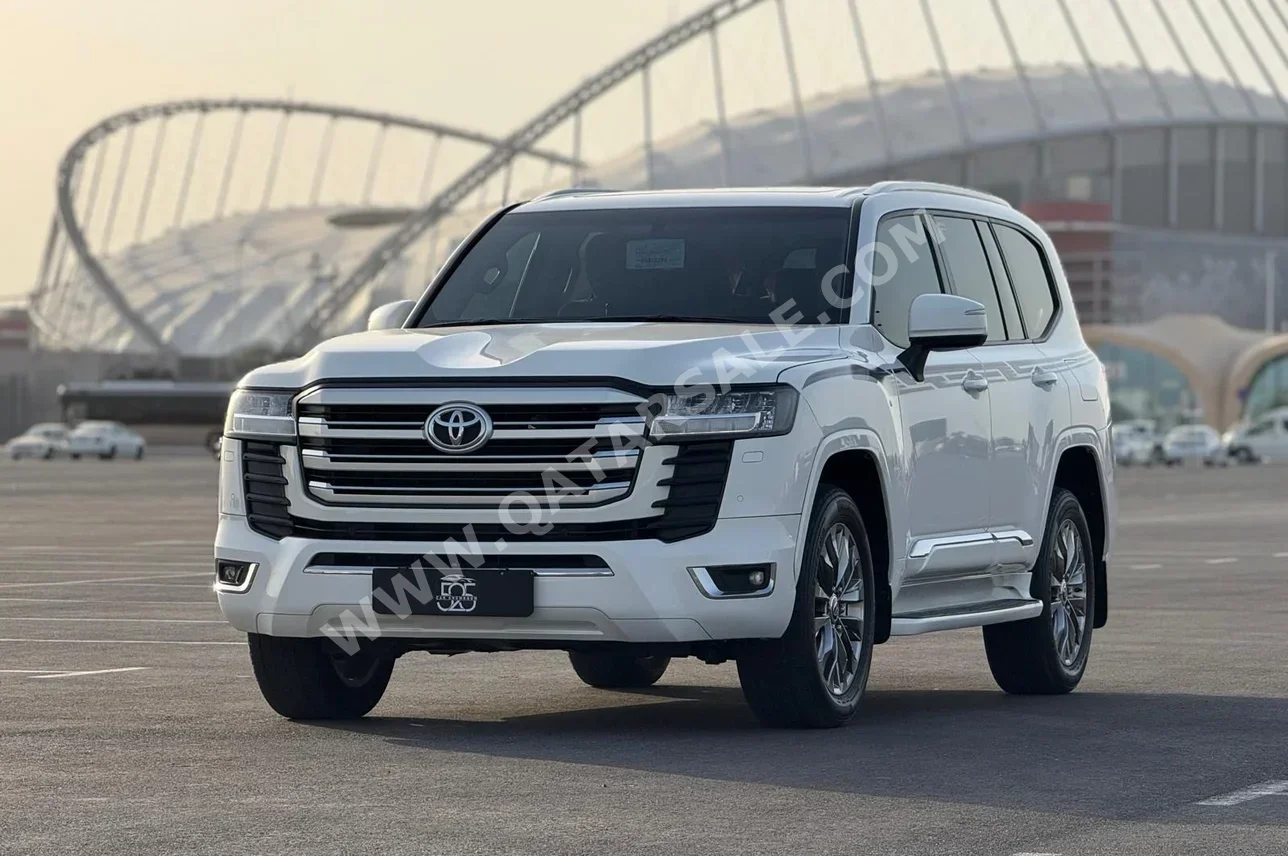 Toyota  Land Cruiser  GXR  2023  Automatic  93,000 Km  6 Cylinder  Four Wheel Drive (4WD)  SUV  White  With Warranty