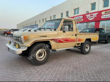Toyota  Land Cruiser  LX  1997  Manual  174,000 Km  6 Cylinder  Four Wheel Drive (4WD)  Pick Up  Beige