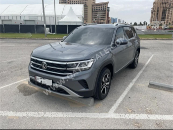 Volkswagen  Teramont  Comfortline  2023  Automatic  49,000 Km  6 Cylinder  All Wheel Drive (AWD)  SUV  Dark Gray  With Warranty