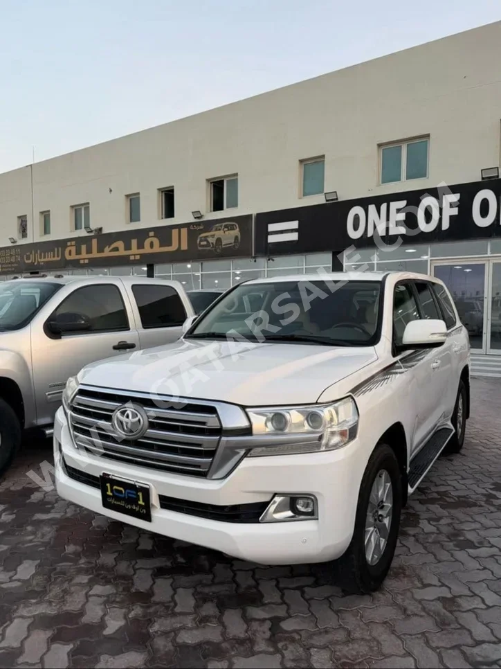 Toyota  Land Cruiser  GXR  2019  Automatic  240,000 Km  6 Cylinder  Four Wheel Drive (4WD)  SUV  White