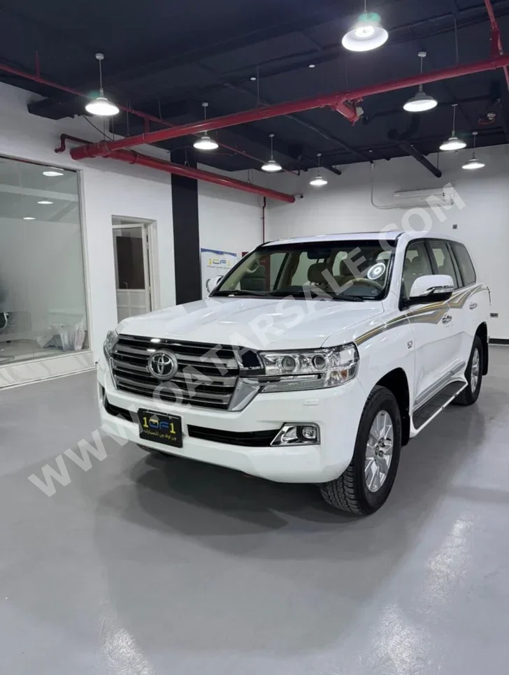 Toyota  Land Cruiser  VXR  2016  Automatic  386,000 Km  8 Cylinder  Four Wheel Drive (4WD)  SUV  White