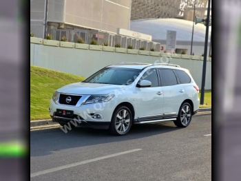 Nissan  Pathfinder  2017  Automatic  108,000 Km  6 Cylinder  Four Wheel Drive (4WD)  SUV  White
