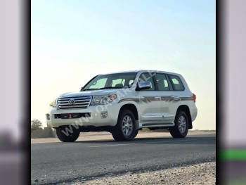 Toyota  Land Cruiser  GXR  2013  Automatic  298,000 Km  8 Cylinder  Four Wheel Drive (4WD)  SUV  White