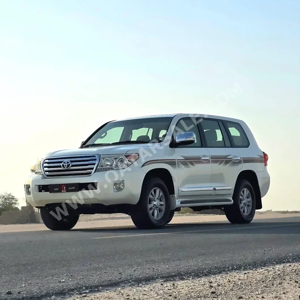 Toyota  Land Cruiser  GXR  2013  Automatic  298,000 Km  8 Cylinder  Four Wheel Drive (4WD)  SUV  White
