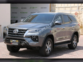 Toyota  Fortuner  2023  Automatic  20,000 Km  6 Cylinder  Four Wheel Drive (4WD)  SUV  Gray  With Warranty