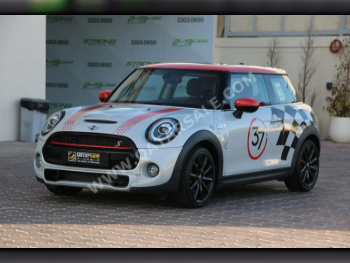 Mini  Cooper  S  2021  Automatic  91,000 Km  4 Cylinder  Front Wheel Drive (FWD)  Hatchback  Gray