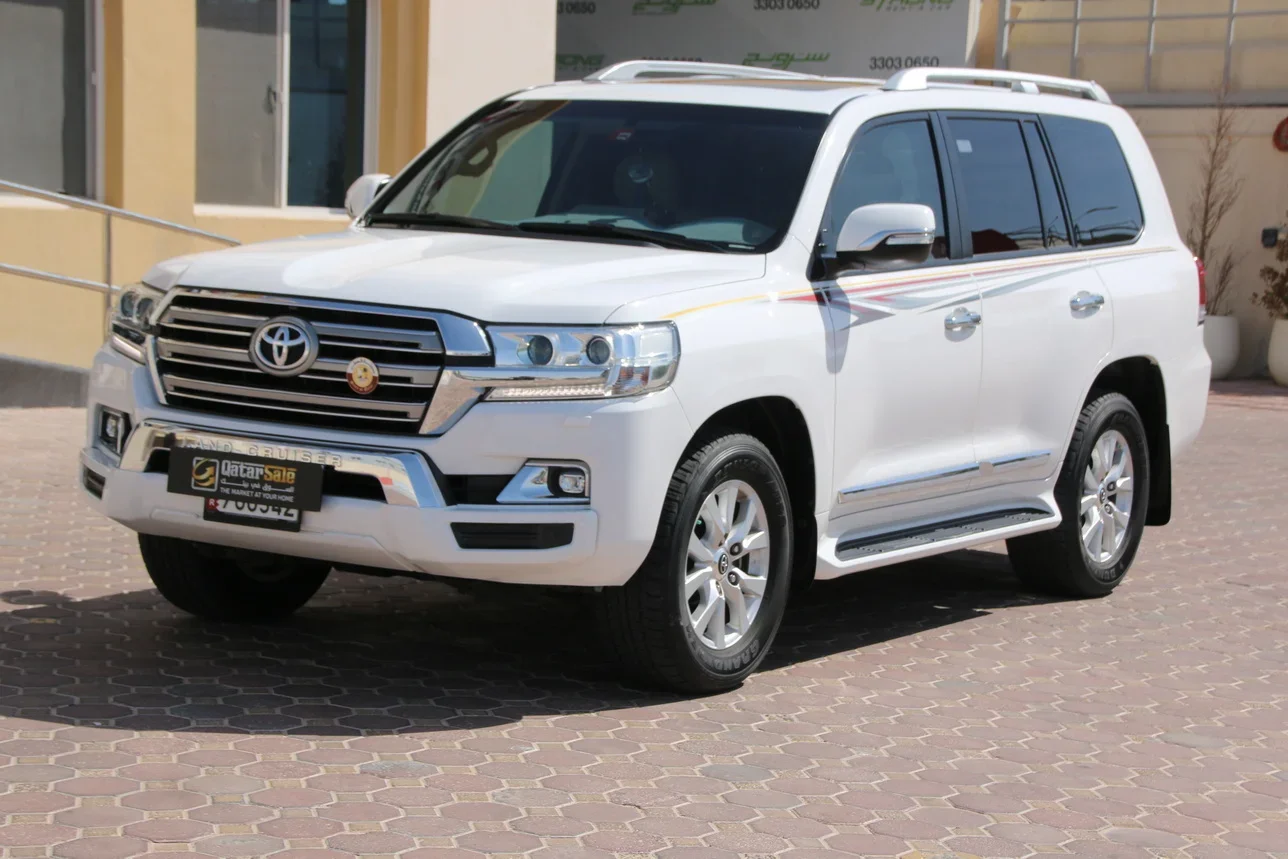 Toyota  Land Cruiser  GXR  2018  Automatic  166,000 Km  8 Cylinder  Four Wheel Drive (4WD)  SUV  White