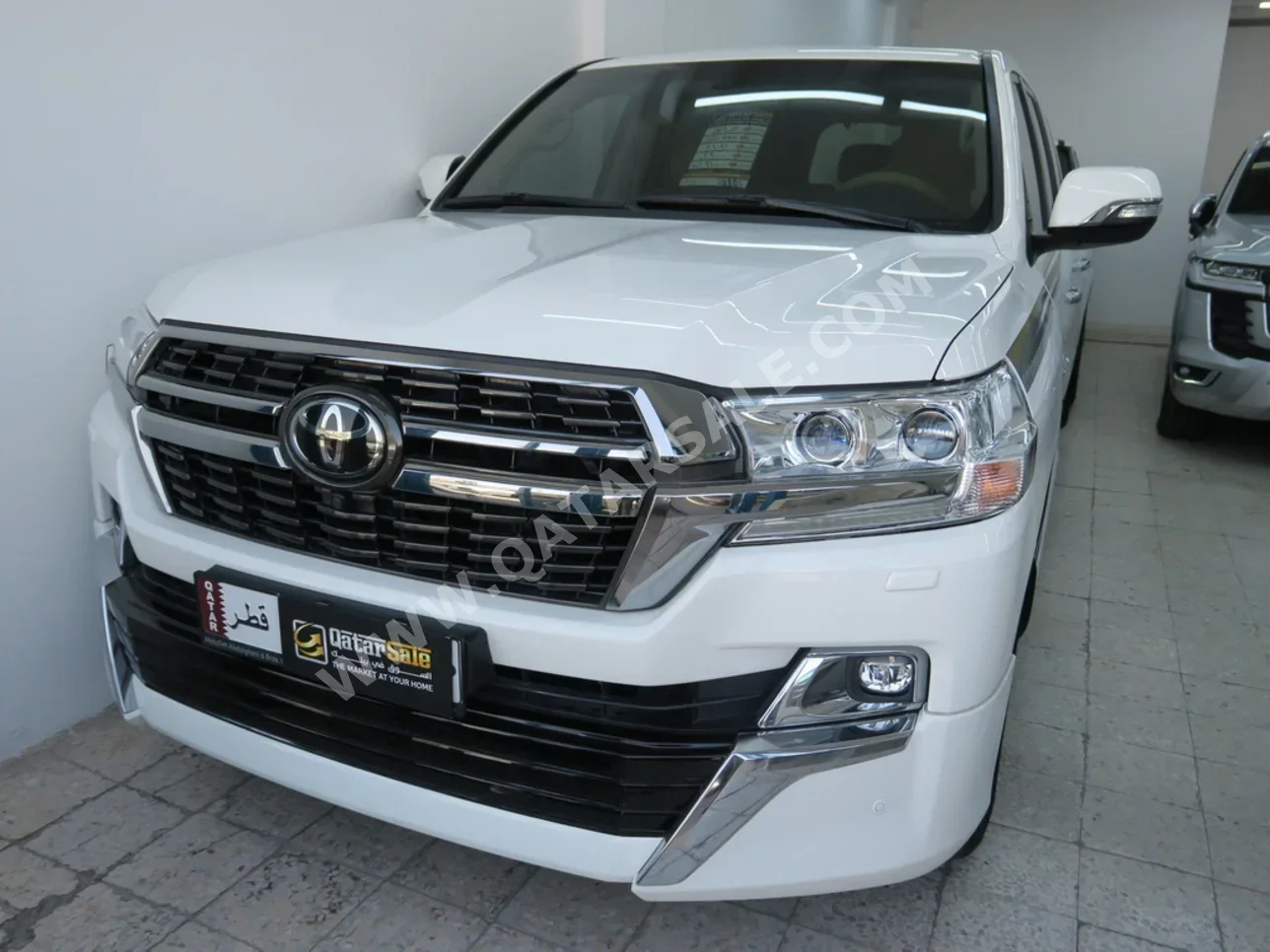 Toyota  Land Cruiser  VXR  2021  Automatic  30,000 Km  8 Cylinder  Four Wheel Drive (4WD)  SUV  White