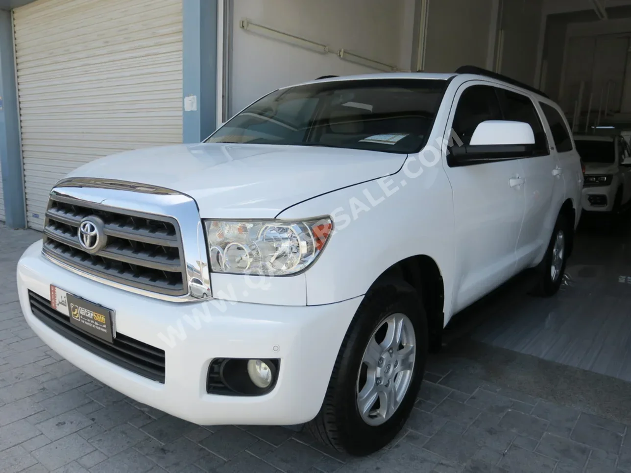 Toyota  Sequoia  2014  Automatic  325,000 Km  8 Cylinder  Four Wheel Drive (4WD)  SUV  White